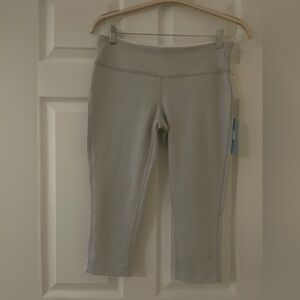 Workout cropped Leggings Gray and White Chevron Pattern by MPG  NWT